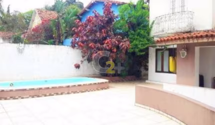 Casa à venda no Pacaembu com 320m, 3 quartos, 1 suíte e 2 vagas