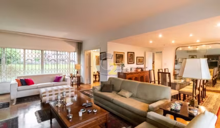 Casa à venda em Pinheiros com 3 suítes e 2 vagas
