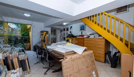 Casa sobrado à venda em Pinheiros com 150m², 3 quartos, sem vaga