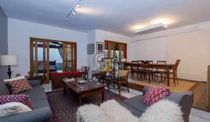 Casa térrea para venda na Vila Madalena, mobiliada, 3 suítes e 2 vagas