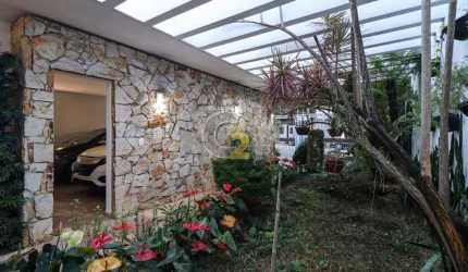 Casa à venda no Brooklin com 5 quartos, sendo 2 suítes, 4 vagas