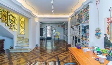 Casa a venda na Vila Mariana com 6 quartos, sendo 2 suítes e 9 vagas