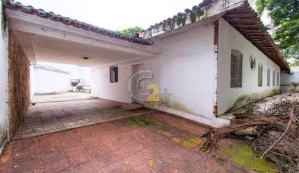 Casa térrea e ampla à venda no Alto de Pinheiros com 4 quartos, 1 suíte, 10 vagas