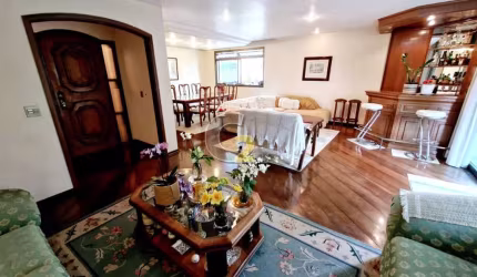 Apartamento à venda no Campo Belo com 4 quartos, sendo 2 suítes e 3 vagas