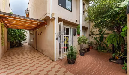 Sobrado a venda na Vila Madalena  3 quartos 2 suites 2 vagas 230m2