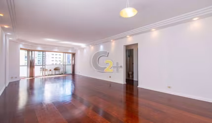 Apartamento à venda em Moema com 3 quartos, sendo 1 suíte e 2 vagas