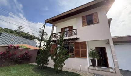 SOBRADO no ANITA GARIBALDI com 3 quartos para VENDA, 237 m²
