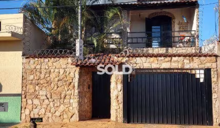 Sobrado com 3 dormitórios à venda, 192 m² por R$ 400.000,00 - Jardim Vera Cruz III - Franca/SP