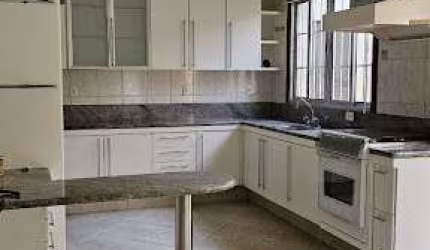 Excelente casa com 2 dormitórios sendo 1 suíte, 150m² de área útil,   à venda por R$ 500.000,00 - Centro - Franca/SP