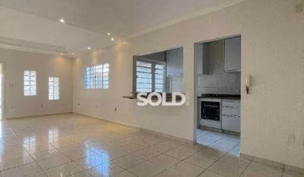 Linda casa no Jardim Flórida, com 3 dormitórios sendo 1 suíte, rica em armários, espaço gourmet, 250m² de terreno, à venda por R$ 620.000,00-Franca/SP