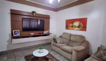 Casa com 3 dormitórios à venda, 207 m² por R$ 750.000,00 - Vila Scarabucci - Franca/SP
