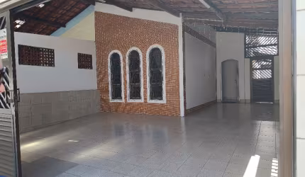 Casa e loja comercial para avenida Guilhermina