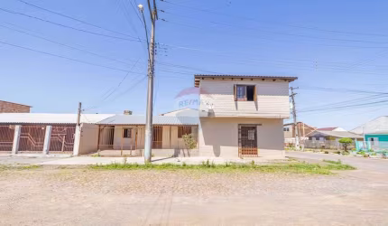 Casa de esquina à Venda em Cachoeirinha, RS