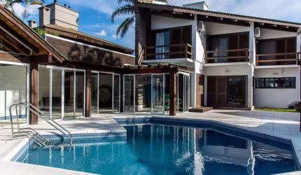 Sobrado de Luxo com Piscina em Eldorado do Sul