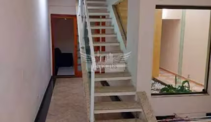 Sobrado com 4 Quartos para Comprar, 253m² - Bairro Jardim, Santo André/SP.