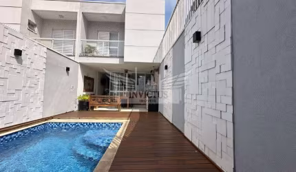 Lindo Sobrado com 3 Suítes e Piscina à Venda, 288m² - Santa Maria, São Caetano do Sul/SP.