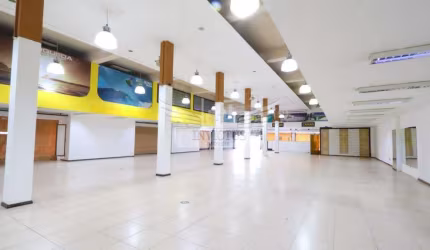 Galpão Comercial de Esquina para Alugar, 1.621m² - Centro de Santo André/SP.