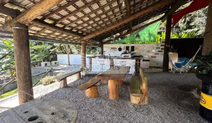 Linda Chácara à Venda em Condomínio Fechado, 2.500m² - Jardim Club de Campo, Santo André/SP.