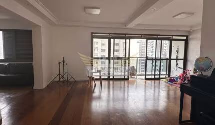 Apartamento com 4 Quartos para Comprar no Edifício Bragança, 190m² - Vila Gilda, Santo André/SP.