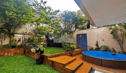 Sobrado com 3 Suítes para Comprar, 412m² - Vila Bastos, Santo André/SP.