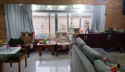 Casa com 3 Quartos para Comprar, 206m² - Jardim São Caetano/SP.