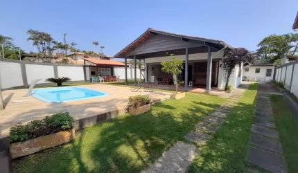 Casa com 4 quartos à venda na Enseada, Guarujá , 234 m2 por R$ 2.200.000