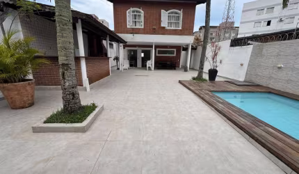Amplo sobrado c/ piscina e churrasqueira
