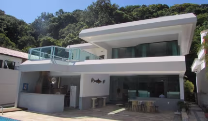 Casa em cond. fechado 300m da praia