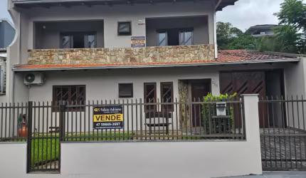 Casa a venda 100% Averbada/ Bairro Saguaçu -JLLE/SC