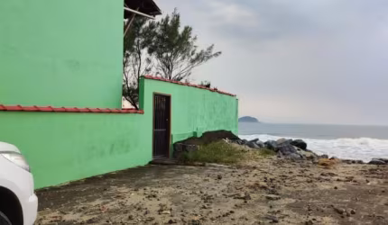 Casa à venda na frente do mar na Praia de BALNEÁRIO BARRA DO SUL - SC
