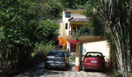 Casa triplex, em local bem arborizado, tranquilo e silencioso,  04 qts/ 01 suíte, 219 m², R$ 650.000,00 - Pendotiba - Niterói/RJ