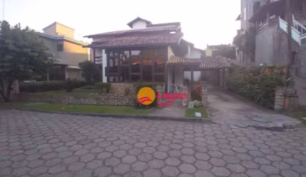 Casa com 4 dormitórios à venda, 500 m² por R$ 2.150.000,00 - Piratininga - Niterói/RJ