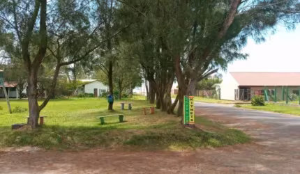 AMPLA CASA DE ESQUINA PRÓXIMO AO MAREM TRAMANDAÍ