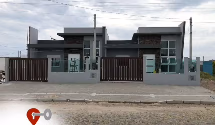 EXCELENTE CASA GEMINADA DE ALTO PADRÃO CONSTRUTIVO