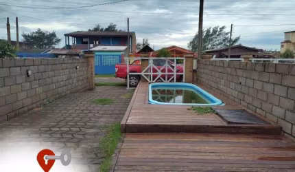CASA COM PISCINA EM ZONA DE MORADORES
