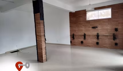 LOJA EM ZONA DE MORADORES