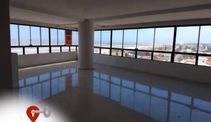 APARTAMENTO EM ANDAR ALTO, LINDA VISTA PARA O MAR E A CIDADE.