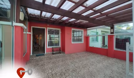 CASA COM 2 DORMITÓRIOS, PRÓXIMO A UPA