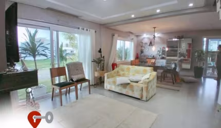 Luxuosa casa em condomínio fechado