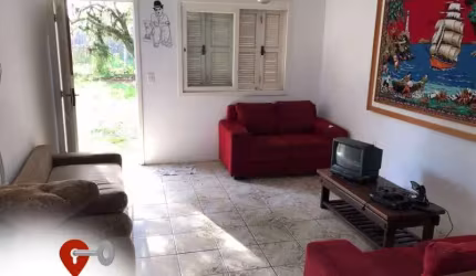 CASA NO BAIRRO EMBOABA. ÓTIMA OPÇÃO PARA INVESTIMENTO