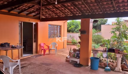 Casa á venda 03 dormitórios - Jd. Alvorada - Cravinhos/SP.