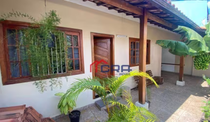 Casa Linear com 3 dormitórios à venda, 180 m² por R$ 670.000