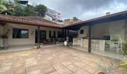 Casa com 3 dormitórios à venda, 214 m² por R$ 1.520.000,00 - Jardim Normandia - Volta Redonda/RJ