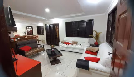 Casa com 3 dormitórios à venda, 280 m² por R$ 900.000 - Santa Rosa - Barra Mansa/RJ