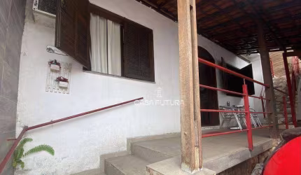 3 casas  com 8 dormitórios à venda, 340 m² por R$ 800.000 - São Cristóvão - Volta Redonda/RJ