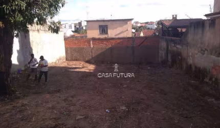 Terreno à venda, 360 m² por R$ 555.000 - Jardim Amália - Volta Redonda/RJ