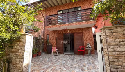 Casa em Világio pé na areia com 03 dorms, Maitinga, Bertioga.