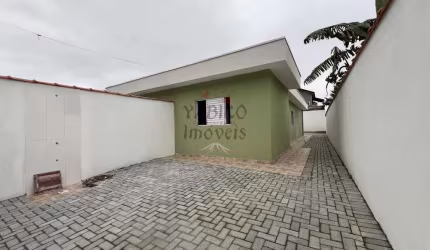 Casa térrea com 02 dormitórios sendo 01 suíte, 03 vagas.
