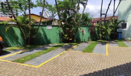 Casa em Világio em frente a praia, no centro de Bertioga.