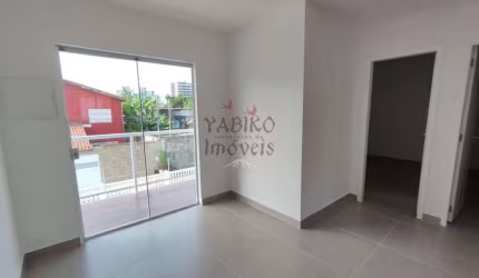 Casa nova em Világio perto da praia, no centro de Bertioga.